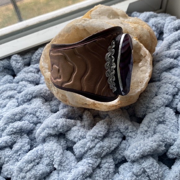 Vintage Genuine large Purple Agate and Leather cuff bracelet - Picture 4 of 5